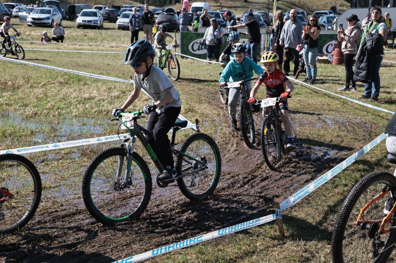 FOTO: Ķegumā atklāta lielākā kalnu divriteņu “Vivus MTB maratona” sezona
