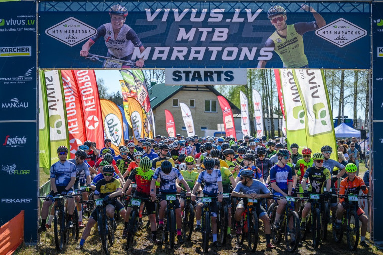 FOTO: Ķegumā atklāta lielākā kalnu divriteņu “Vivus MTB maratona” sezona