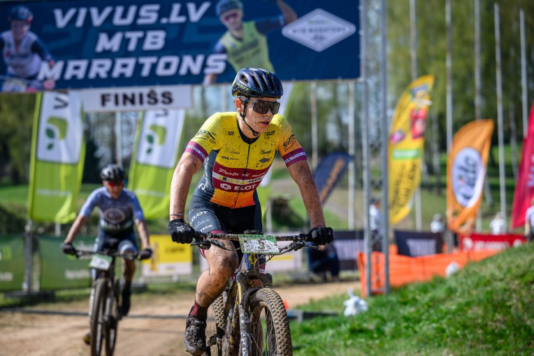 FOTO: Ķegumā atklāta lielākā kalnu divriteņu “Vivus MTB maratona” sezona