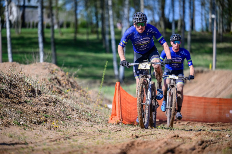 FOTO: Ķegumā atklāta lielākā kalnu divriteņu “Vivus MTB maratona” sezona