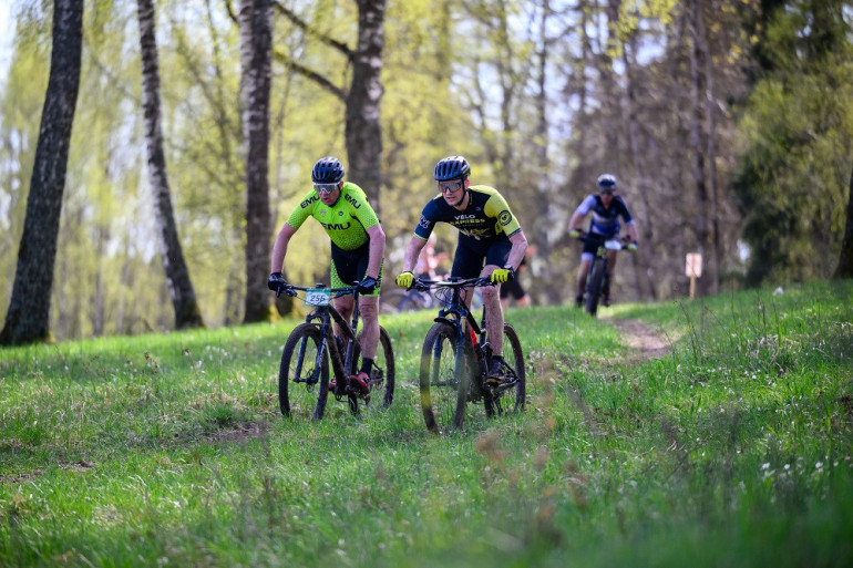 FOTO: Ķegumā atklāta lielākā kalnu divriteņu “Vivus MTB maratona” sezona