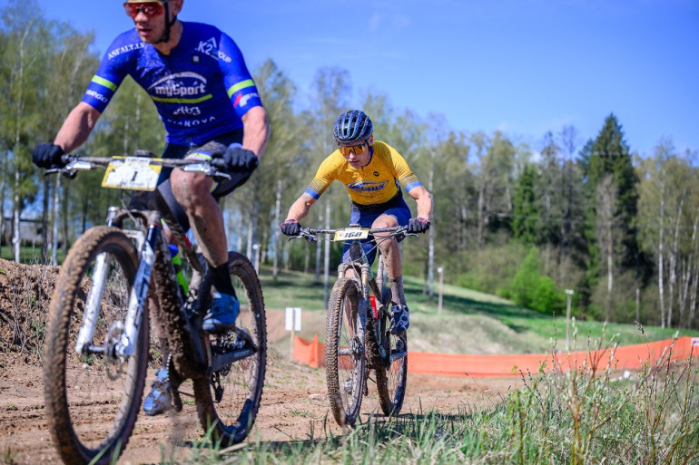 FOTO: Ķegumā atklāta lielākā kalnu divriteņu “Vivus MTB maratona” sezona