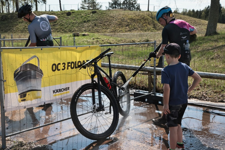 FOTO: Ķegumā atklāta lielākā kalnu divriteņu “Vivus MTB maratona” sezona