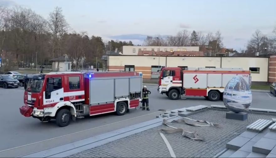 Ogrē ugunsgrēka apdraudējuma dēļ no ēkas evakuējās 82 cilvēki