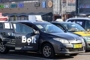 Attēls rakstam: Taksisti izgāja ielās – un visi beidzot ieraudzīja pašas ielas. Cilvēki runā par tām vairāk, nekā par streiku