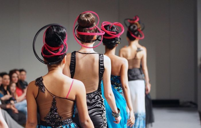 Atbild iedzīvotāji. Ko jūs domājat par pusaudžu iesaistīšanu modes un skaistuma industrijā?