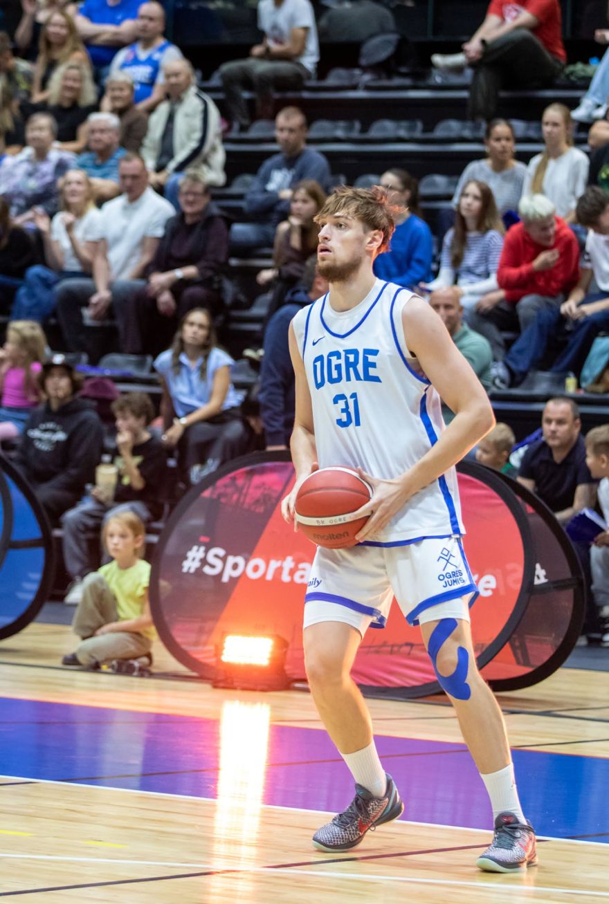 BK "Ogre" pret "VEF Rīga"