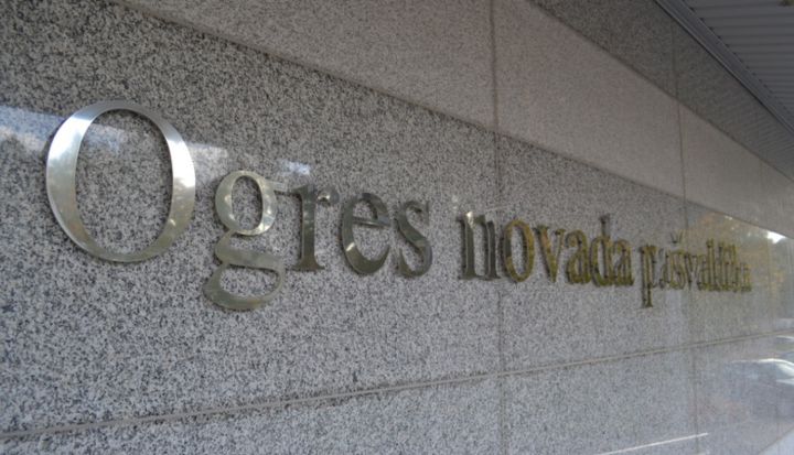 Lemj par uzticību Helmanim