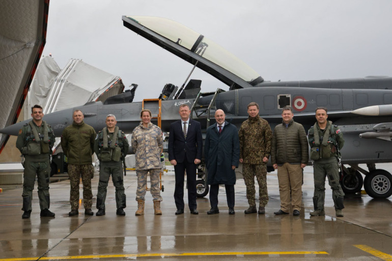  FOTO: Lielvārdē atkal ieradušies Turcijas iznīcinātāji F-16 – sargās Baltijas valstu gaisa telpu