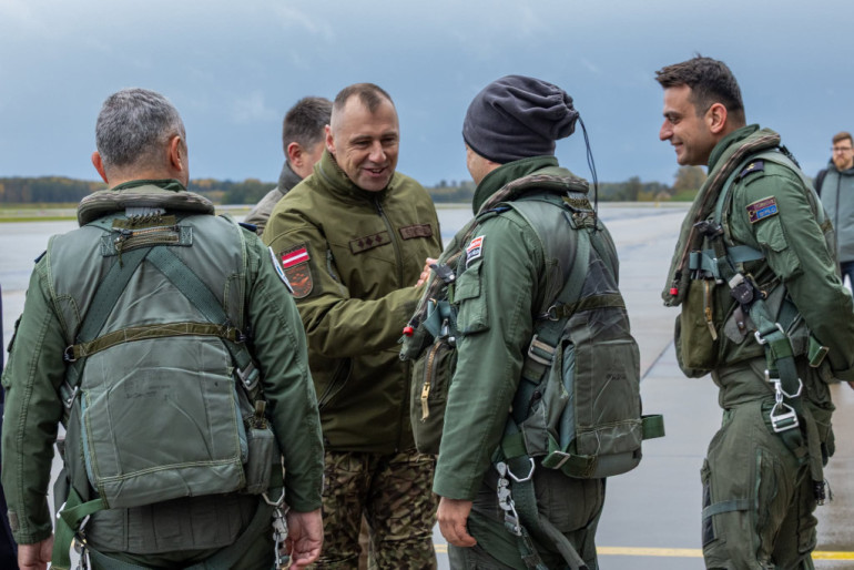  FOTO: Lielvārdē atkal ieradušies Turcijas iznīcinātāji F-16 – sargās Baltijas valstu gaisa telpu