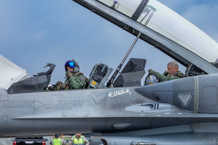 Attēls rakstam:  FOTO: Lielvārdē atkal ieradušies Turcijas iznīcinātāji F-16 – sargās Baltijas valstu gaisa telpu