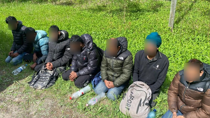 Birzgales pagastā aizturēti astoņi nelegālie migranti – aculiecinieks ziņoja par aizdomīgiem stopētājiem