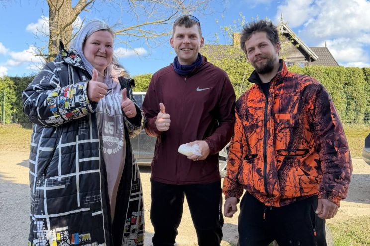 Attēls rakstam: Vējš var aizpūst lietas, bet cilvēkus nē. "Lapsu mājas sieri" saka paldies atbalstītājiem