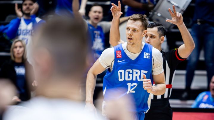 Žunda lido virs stīpas, “Ogre” veic pirmo soli pretī pusfinālam
