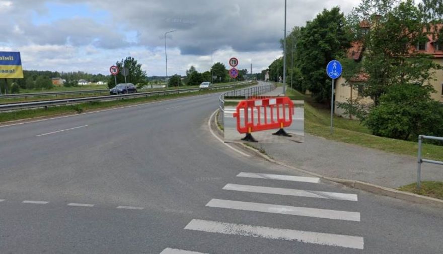 Uz laiku tiek slēgta gājēju kustība pa ietvi Rīgas ielā 15