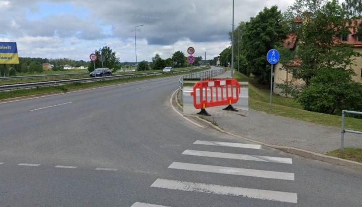 Uz laiku tiek slēgta gājēju kustība pa ietvi Rīgas ielā 15