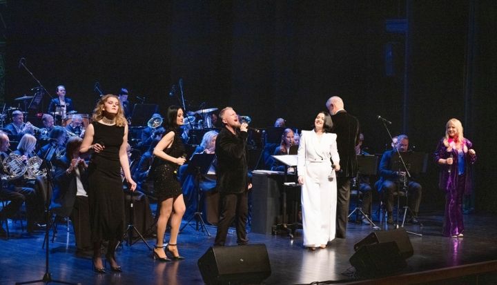 Ar stāvovācijām noslēgumā izskan Ogres dzimšanas dienai veltīts koncerts