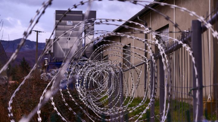Cietumsods par narkotiku un ieroča glabāšanu