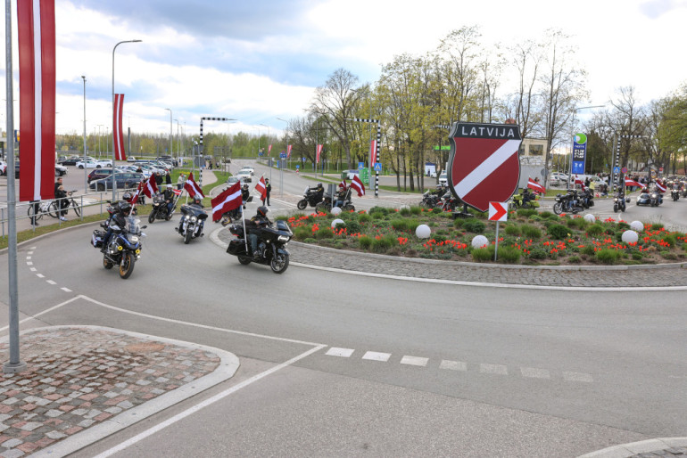 FOTO: Krāšņu notikumu pavadībā Ogrē aizvadīts 4. maijs