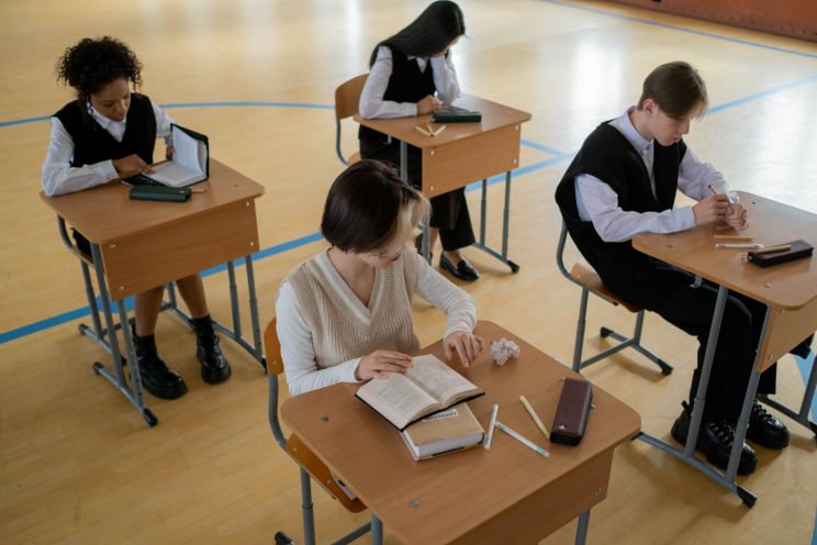 Attēls rakstam: Atbild iedzīvotāji. Kāpēc daļai skolēnu neizdodas nokārtot centralizētos eksāmenus?