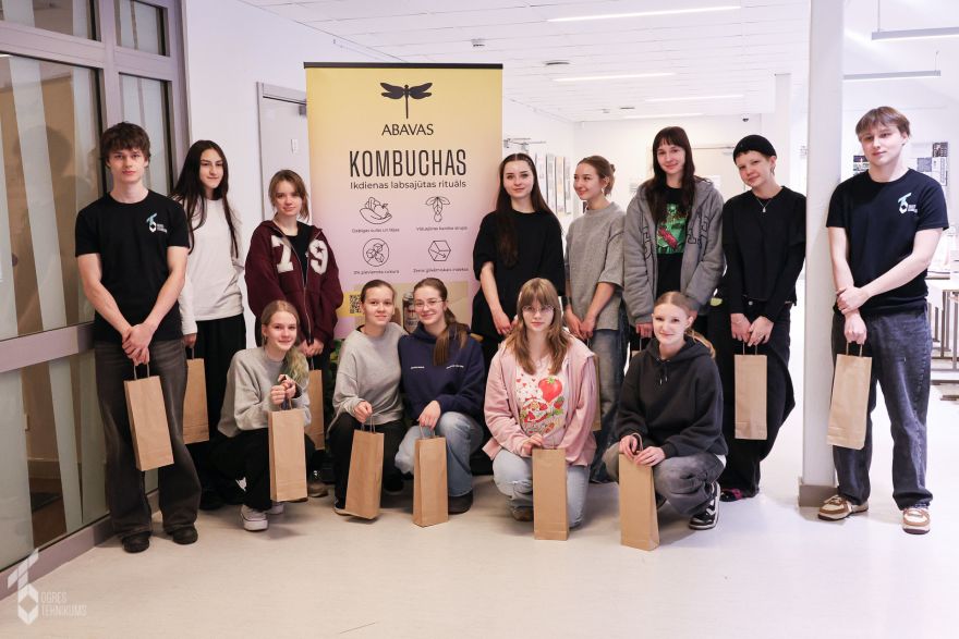 FOTO: Starp finālistiem prasmju konkursā "Skatlogu dizains un noformēšana" arī Ogres tehnikuma audzēknis