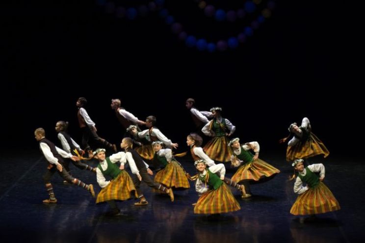 Attēls rakstam: Deju kolektīva "Upīte" un draugu koncerts "Heisā! Hopā pavasarī!"