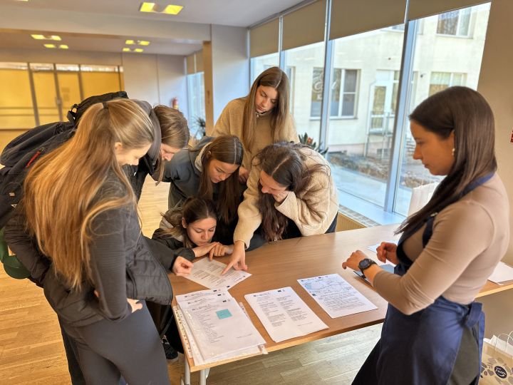 FOTO: Ogres novada jaunieši tikās uz aktīvu pasākumu “Vesels un gudrs 2026” Lielvārdē 