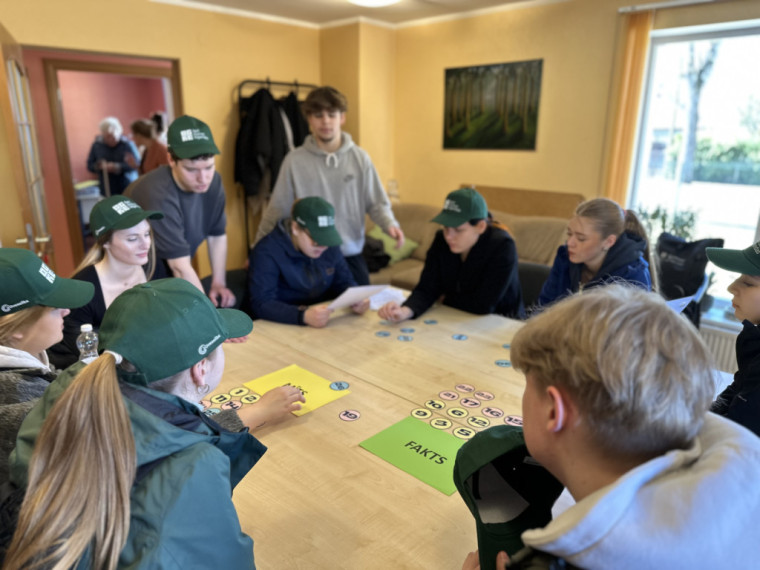 FOTO: Ogres novada jaunieši tikās uz aktīvu pasākumu “Vesels un gudrs 2026” Lielvārdē 