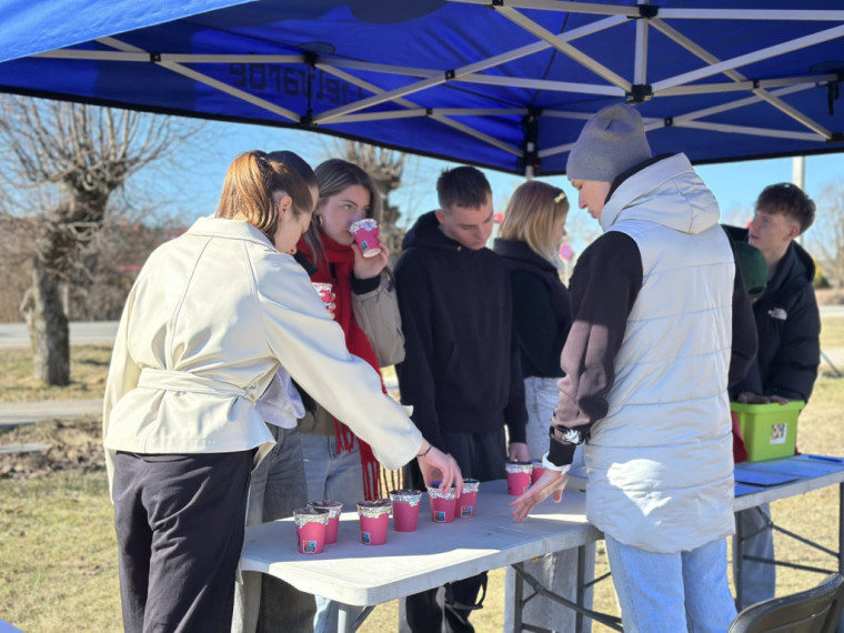 FOTO: Ogres novada jaunieši tikās uz aktīvu pasākumu “Vesels un gudrs 2026” Lielvārdē 