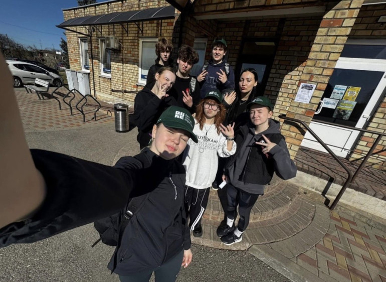 FOTO: Ogres novada jaunieši tikās uz aktīvu pasākumu “Vesels un gudrs 2026” Lielvārdē 