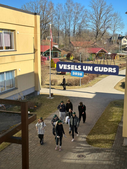 FOTO: Ogres novada jaunieši tikās uz aktīvu pasākumu “Vesels un gudrs 2026” Lielvārdē 