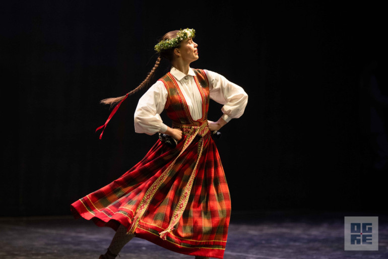 FOTO: Deju kolektīvi “Spolītes” un “Spole” svin 15 gadu jubileju