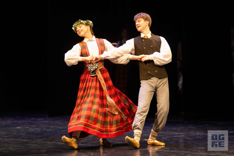 FOTO: Deju kolektīvi “Spolītes” un “Spole” svin 15 gadu jubileju