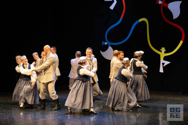 FOTO: Deju kolektīvi “Spolītes” un “Spole” svin 15 gadu jubileju