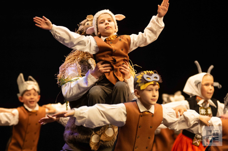 FOTO: Deju kolektīvi “Spolītes” un “Spole” svin 15 gadu jubileju