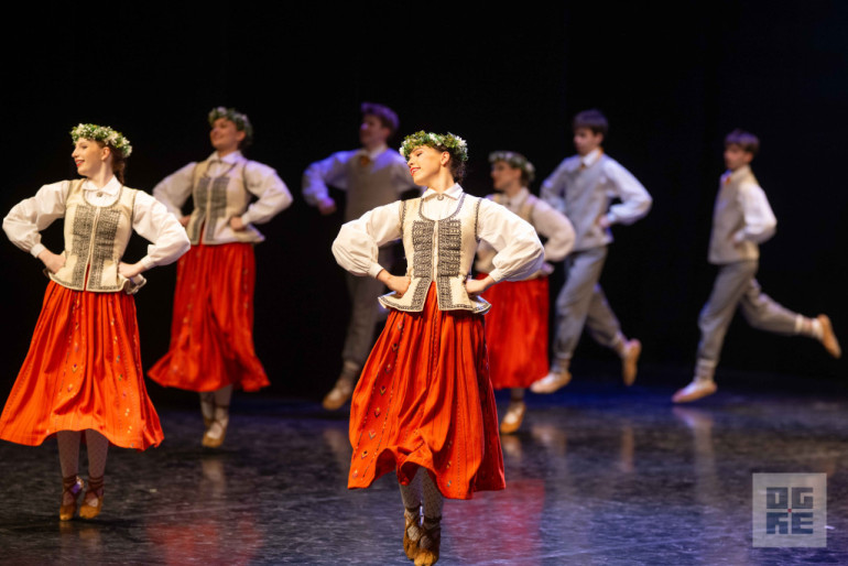 FOTO: Deju kolektīvi “Spolītes” un “Spole” svin 15 gadu jubileju