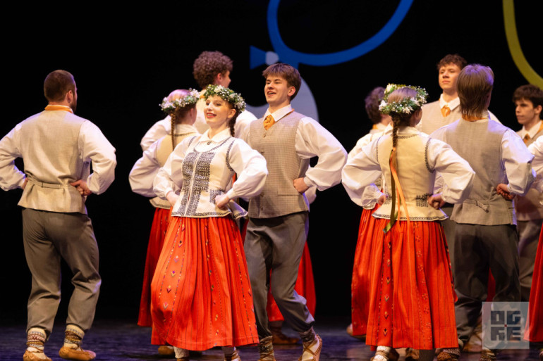 FOTO: Deju kolektīvi “Spolītes” un “Spole” svin 15 gadu jubileju