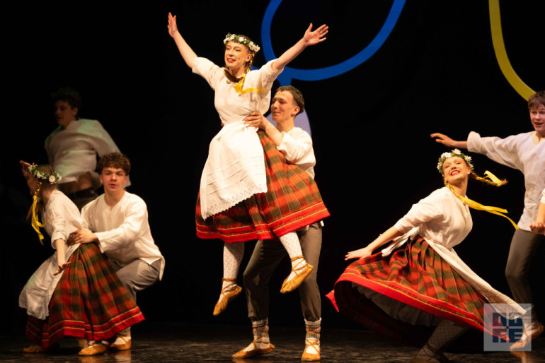 FOTO: Deju kolektīvi “Spolītes” un “Spole” svin 15 gadu jubileju