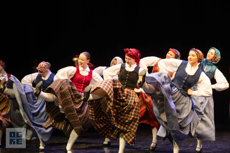 FOTO: Deju kolektīvi “Spolītes” un “Spole” svin 15 gadu jubileju