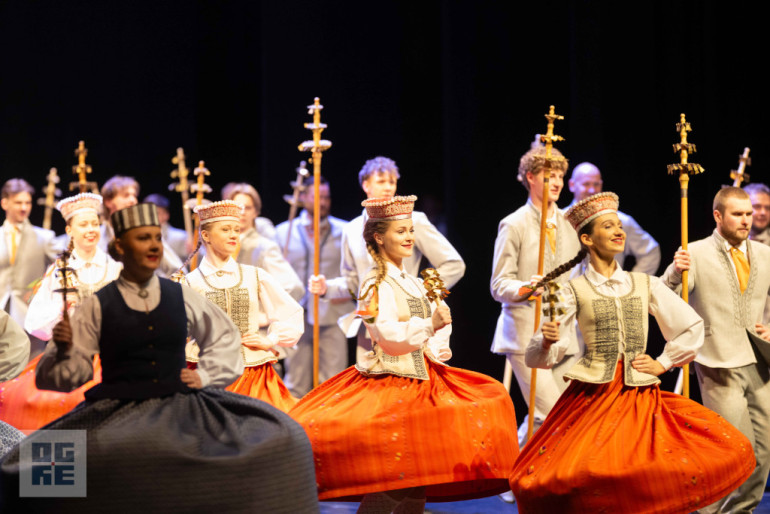 FOTO: Deju kolektīvi “Spolītes” un “Spole” svin 15 gadu jubileju