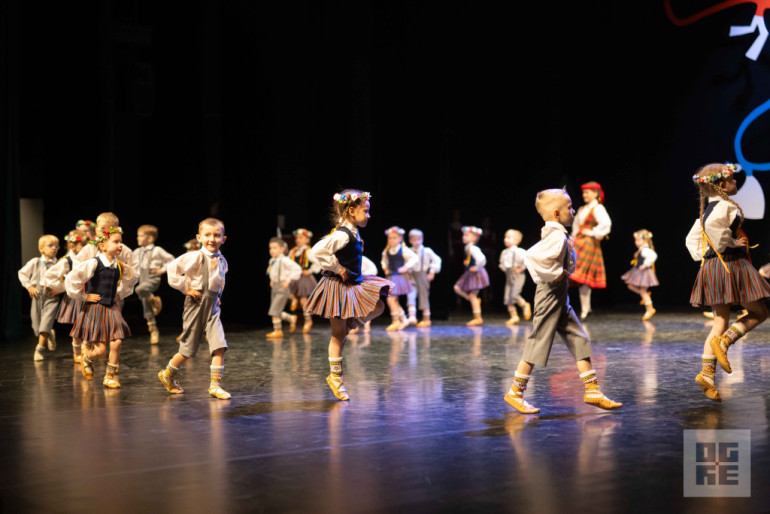 FOTO: Deju kolektīvi “Spolītes” un “Spole” svin 15 gadu jubileju