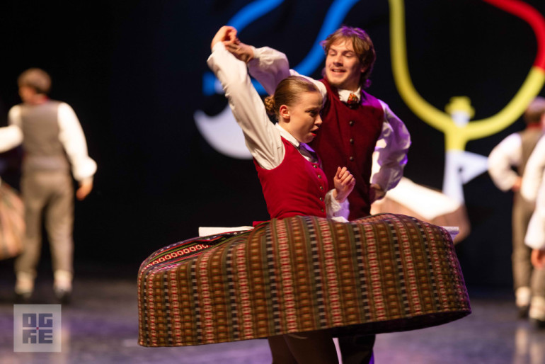 FOTO: Deju kolektīvi “Spolītes” un “Spole” svin 15 gadu jubileju