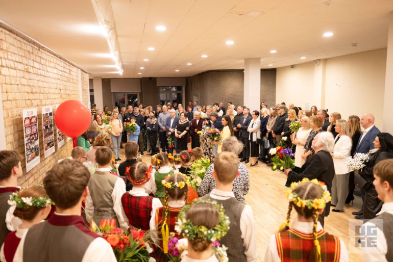 FOTO: Deju kolektīvi “Spolītes” un “Spole” svin 15 gadu jubileju