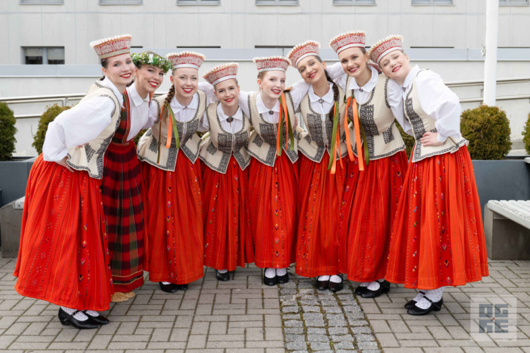 FOTO: Deju kolektīvi “Spolītes” un “Spole” svin 15 gadu jubileju