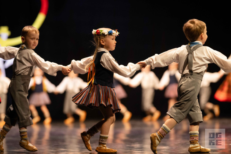 FOTO: Deju kolektīvi “Spolītes” un “Spole” svin 15 gadu jubileju