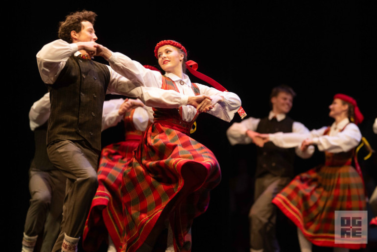 FOTO: Deju kolektīvi “Spolītes” un “Spole” svin 15 gadu jubileju