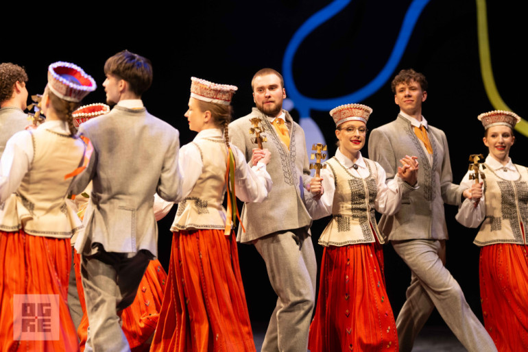 FOTO: Deju kolektīvi “Spolītes” un “Spole” svin 15 gadu jubileju