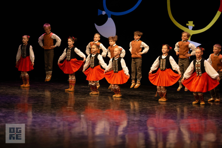 FOTO: Deju kolektīvi “Spolītes” un “Spole” svin 15 gadu jubileju