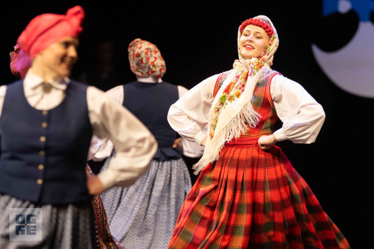 FOTO: Deju kolektīvi “Spolītes” un “Spole” svin 15 gadu jubileju