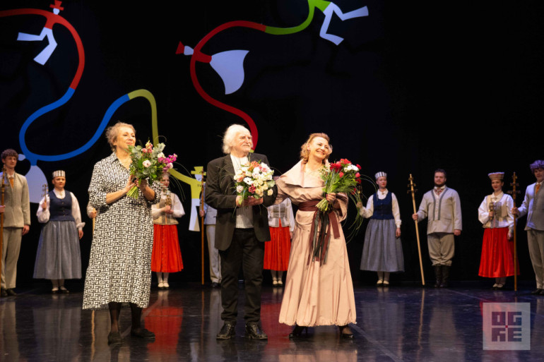 FOTO: Deju kolektīvi “Spolītes” un “Spole” svin 15 gadu jubileju